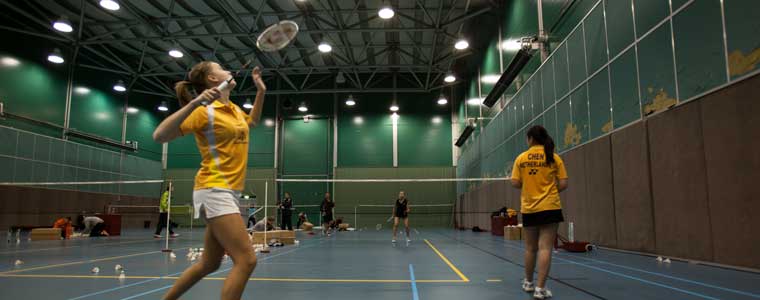 Jornades d’iniciació al bàdminton i torneig de tennis indoor al Pavelló Municipal d’Esports